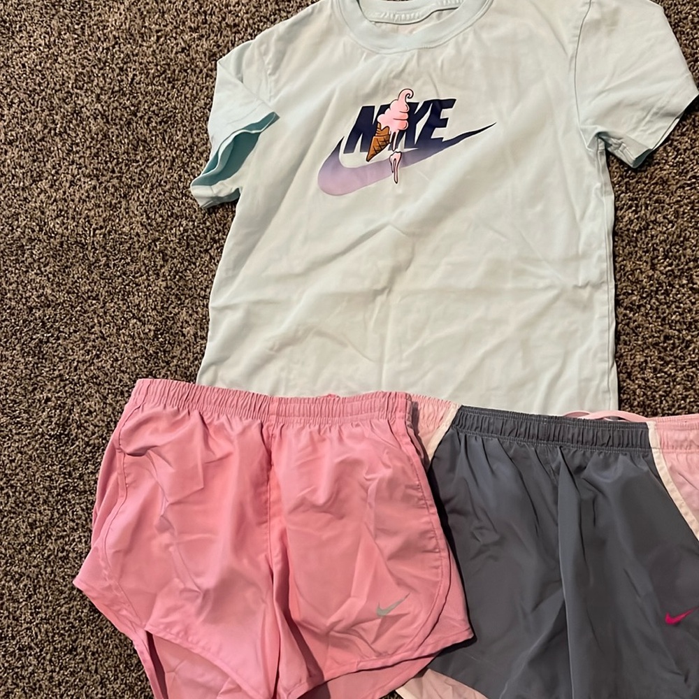 Nike set shirt , shorts sz medium youth girls